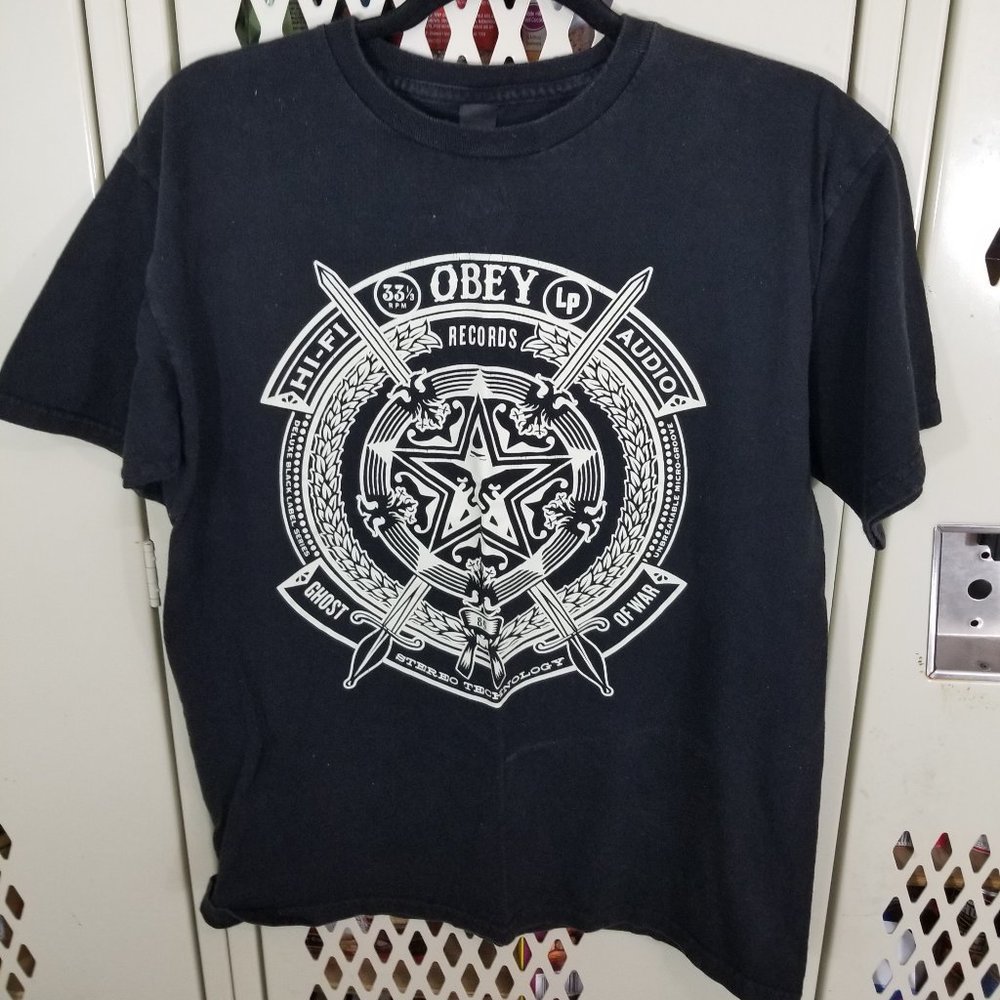 Obey T-shirt size medium Graphic Tee Short Sleeve